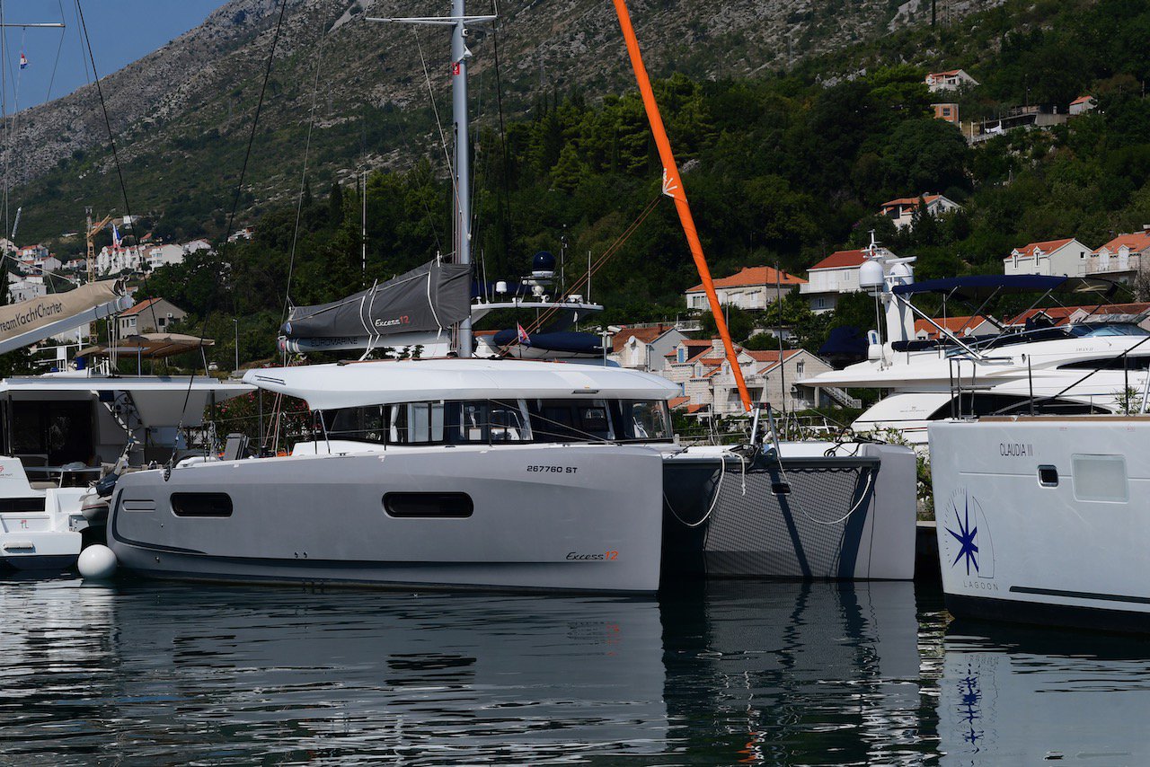 Excess 12 (4cab/4wc) „Silver Kiss“ als Charteryacht