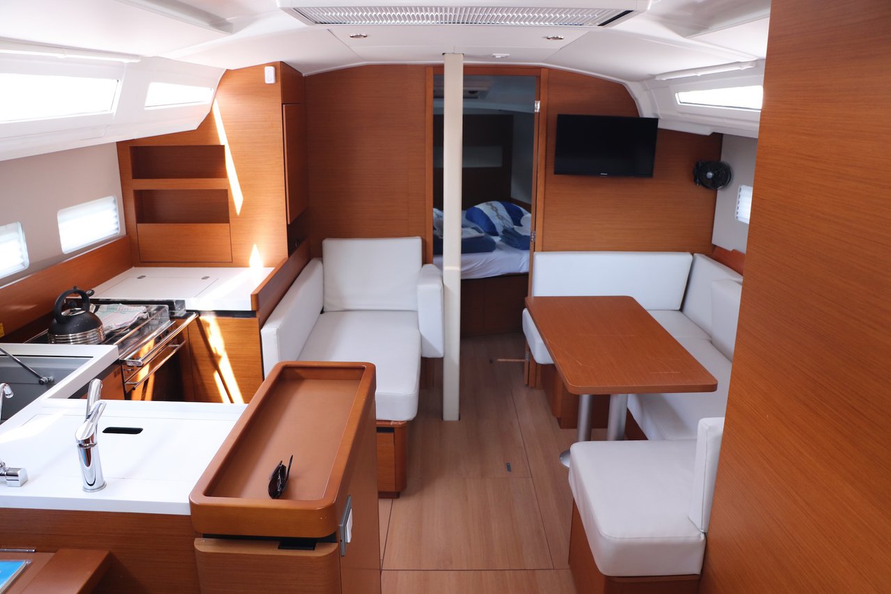 Sun Odyssey 410 Shaken Not Stirred, Foto 4