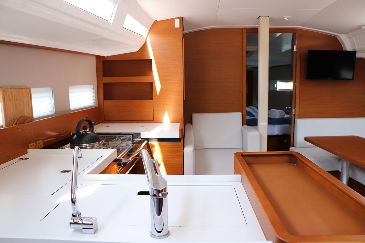 Sun Odyssey 410 Shaken Not Stirred, Foto 5