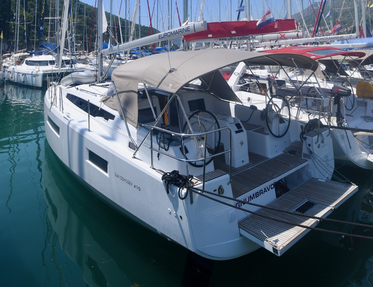 Sun Odyssey 410 (3cab) „Signum Bravo“ als Charteryacht