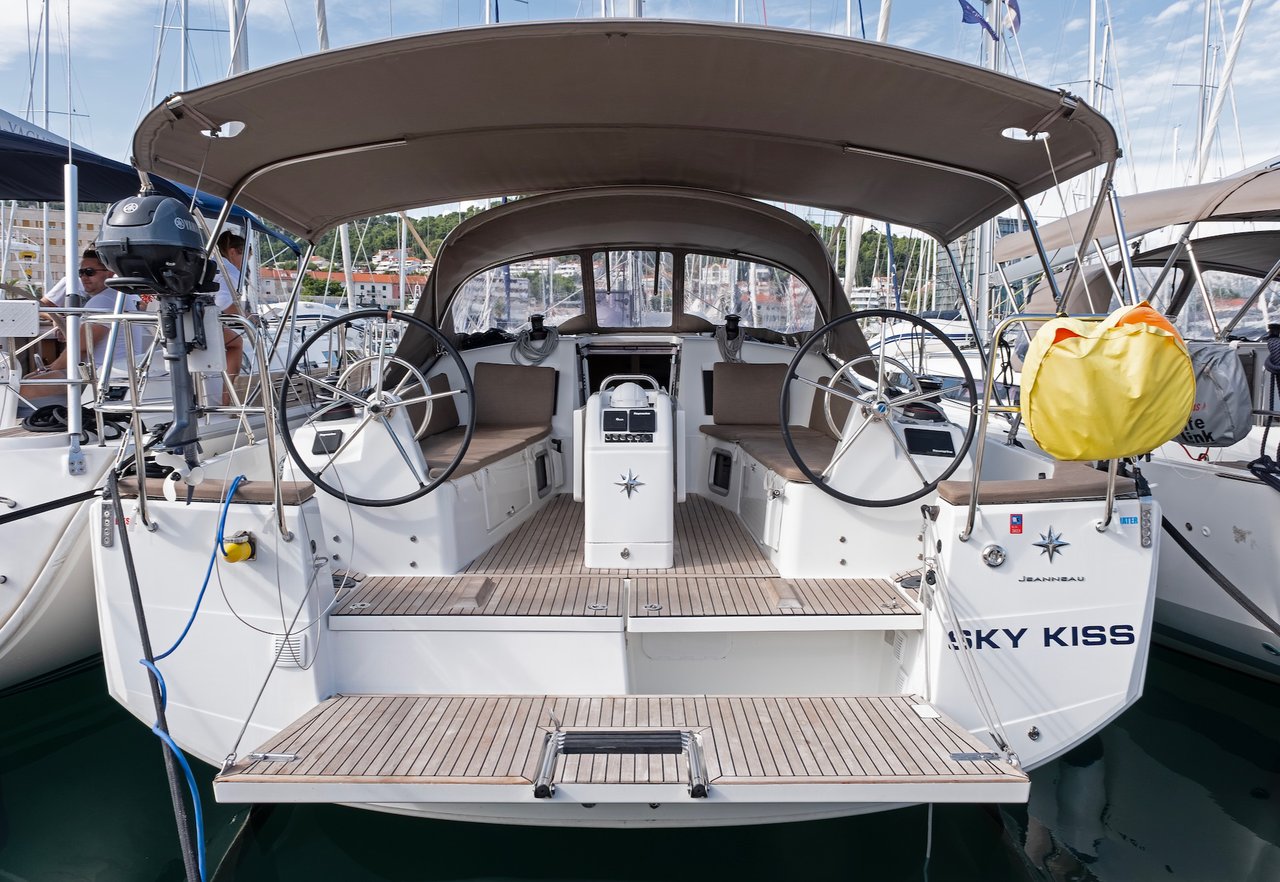 Sun Odyssey 410 (3cab) „Sky Kiss“ als Charteryacht
