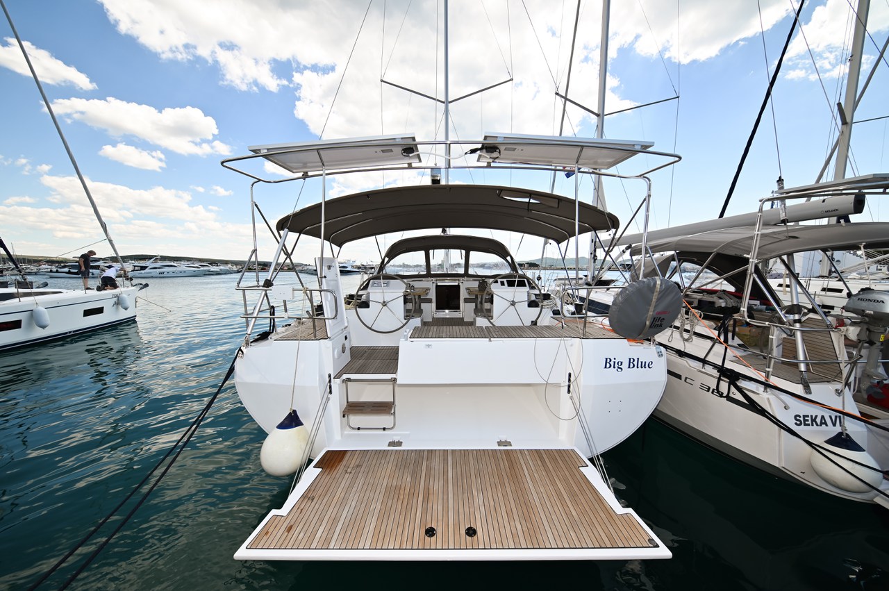 Bavaria C50 „Big Blue“ als Charteryacht