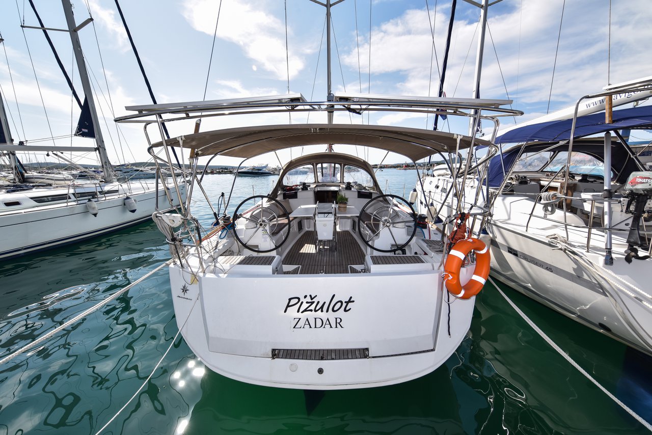 Sun Odyssey 449 „Pižulot“ als Charteryacht