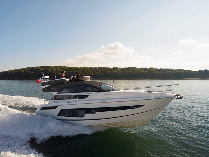 Fairline Squadron 50 Fly „Get Lucky“ als Charteryacht
