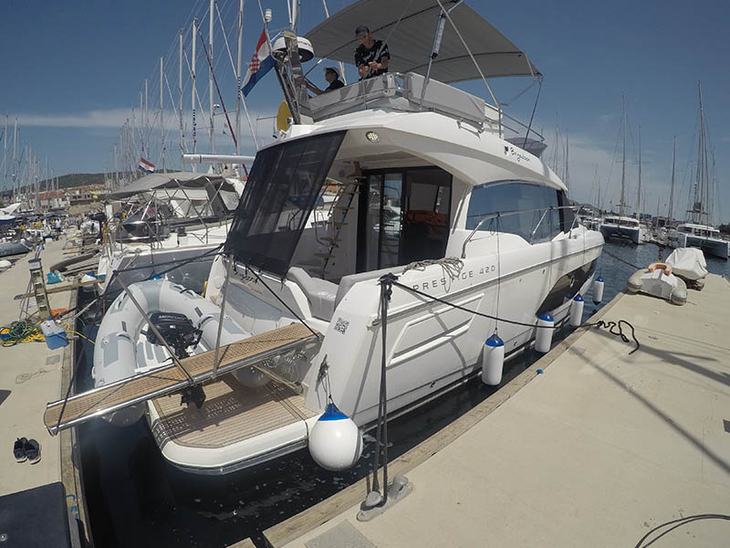 Prestige 420 Fly „Brigadoon“ als Charteryacht