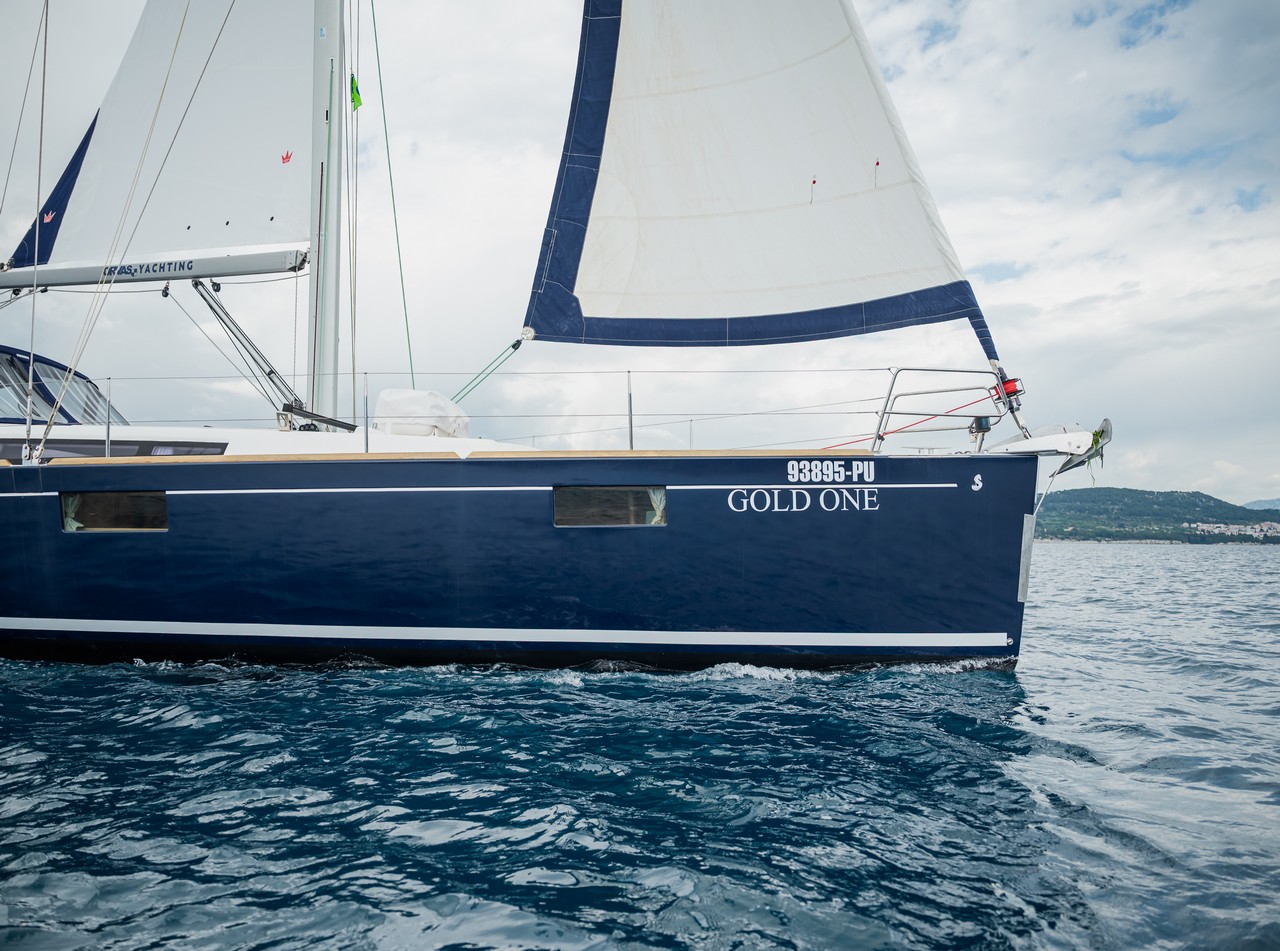 Oceanis 48 „Gold One“ als Charteryacht