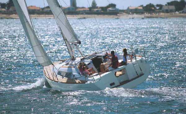 Oceanis 37 (3cab) „Julie“ als Charteryacht