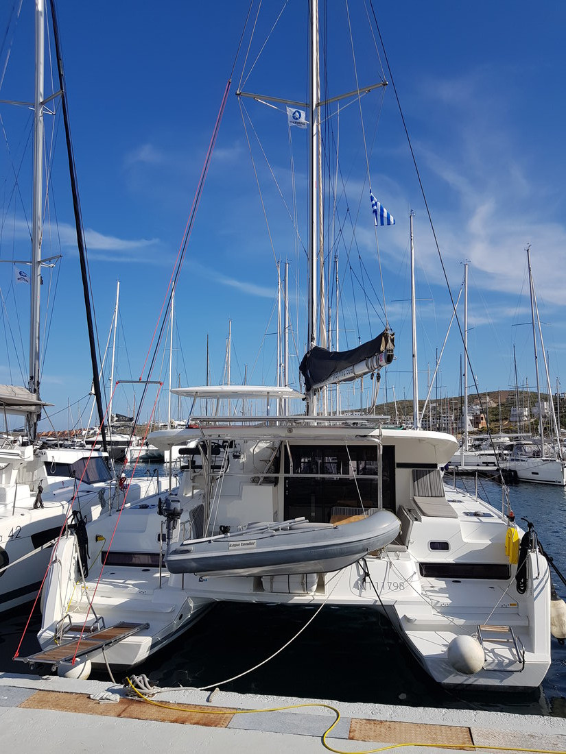 Lagoon 42 (4+2cab/4wc) „Chamotte“ als Charteryacht