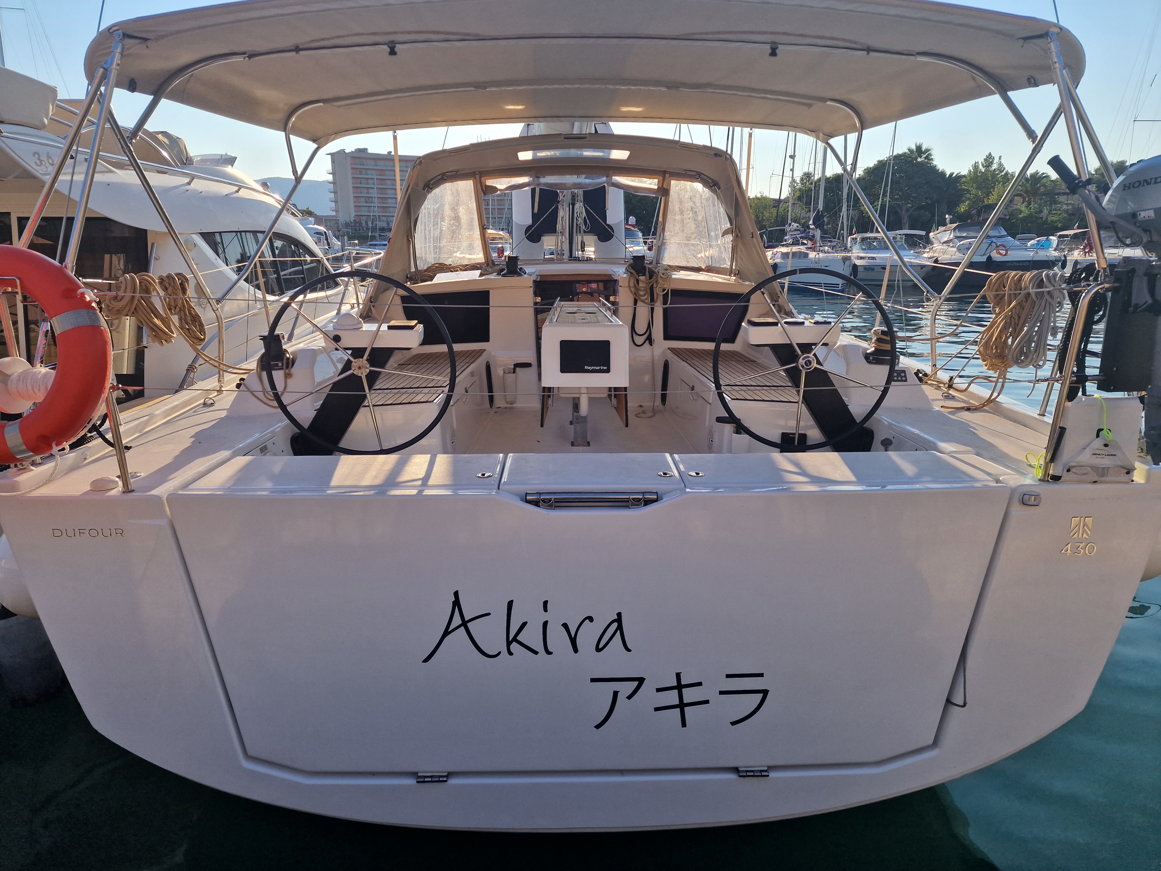 Dufour 430 Grand Large (4cab) „Akira“ als Charteryacht