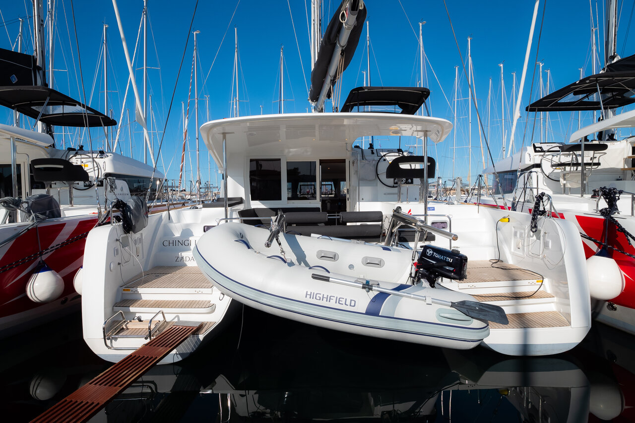 Lagoon 40 (4+2Cab/4wc) „Chingi Lingy“ als Charteryacht