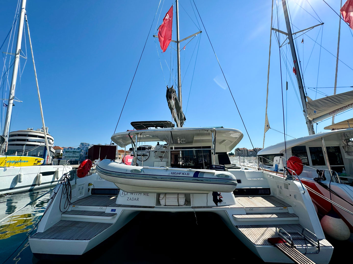 Lagoon 42 (4+2cab/4wc) „Fly With Me“ als Charteryacht