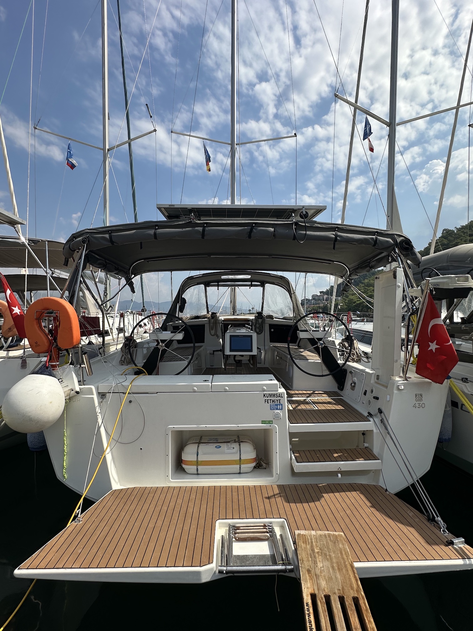 Dufour 430 Grand Large (4cab) „Kummsal“ als Charteryacht