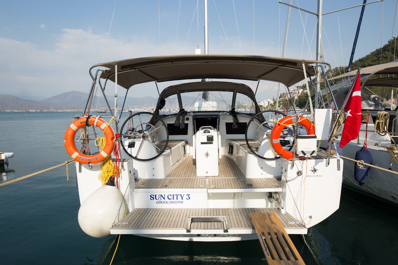 Sun Odyssey 410 (3cab) „Suncity 3“ als Charteryacht