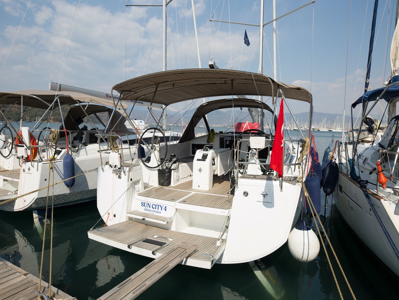 Sun Odyssey 440 (4 cab) „Suncity 4“ als Charteryacht