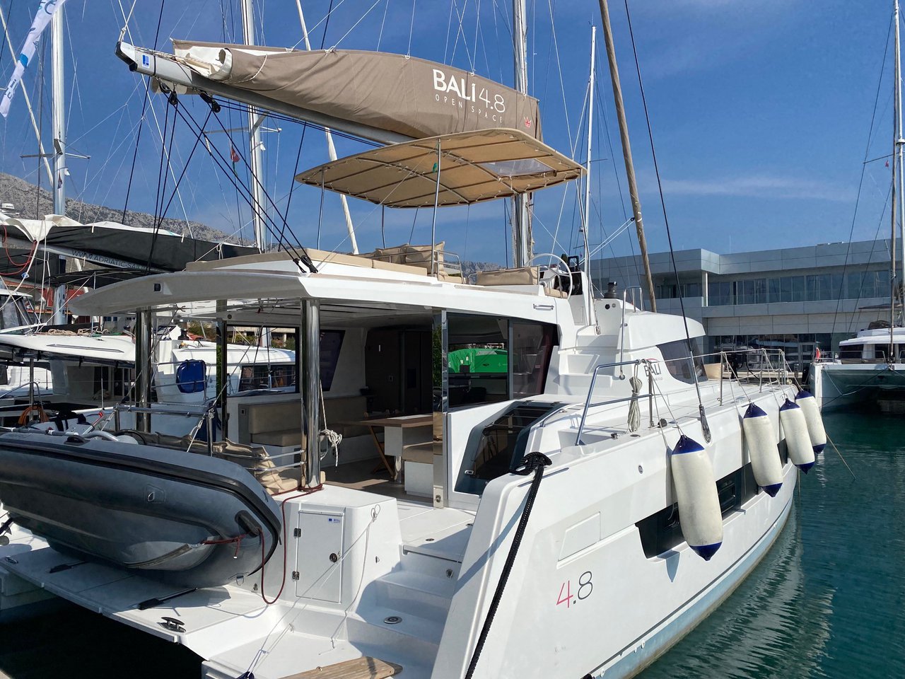 Bali 4.8 (6cab/6wc) „Baša“ als Charteryacht