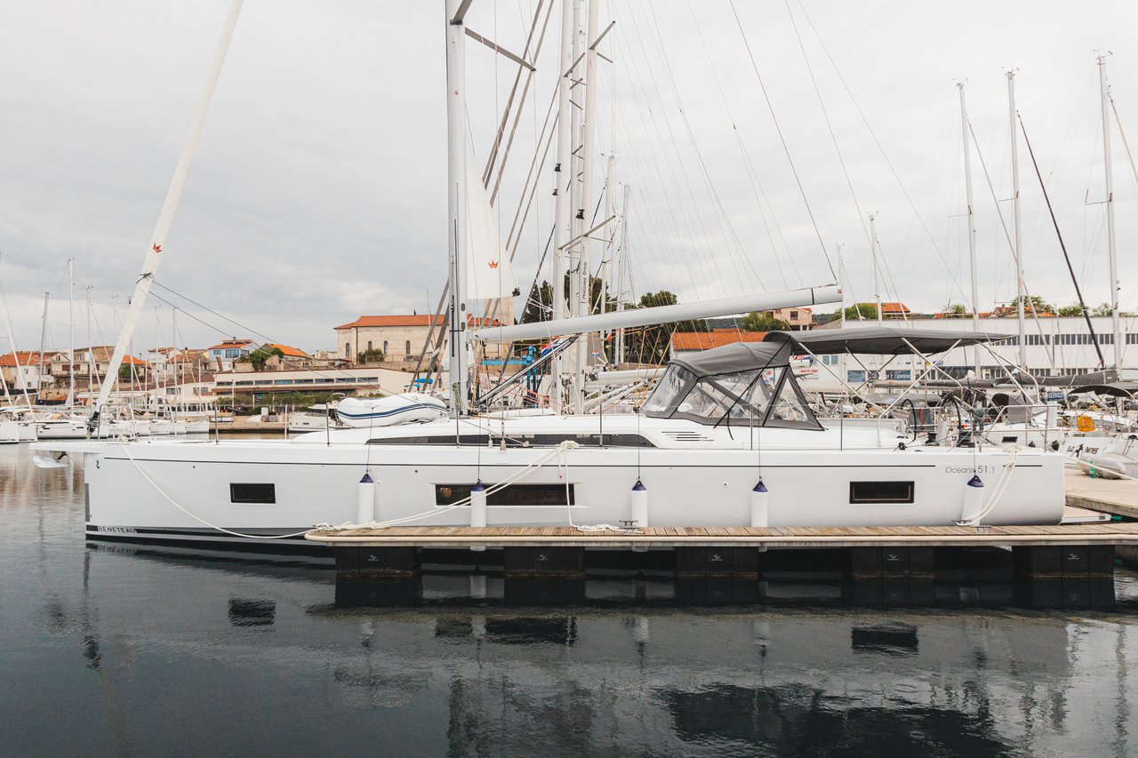 Oceanis 51.1 (5+1 cab, 3+1wc) „Panthata“ als Charteryacht
