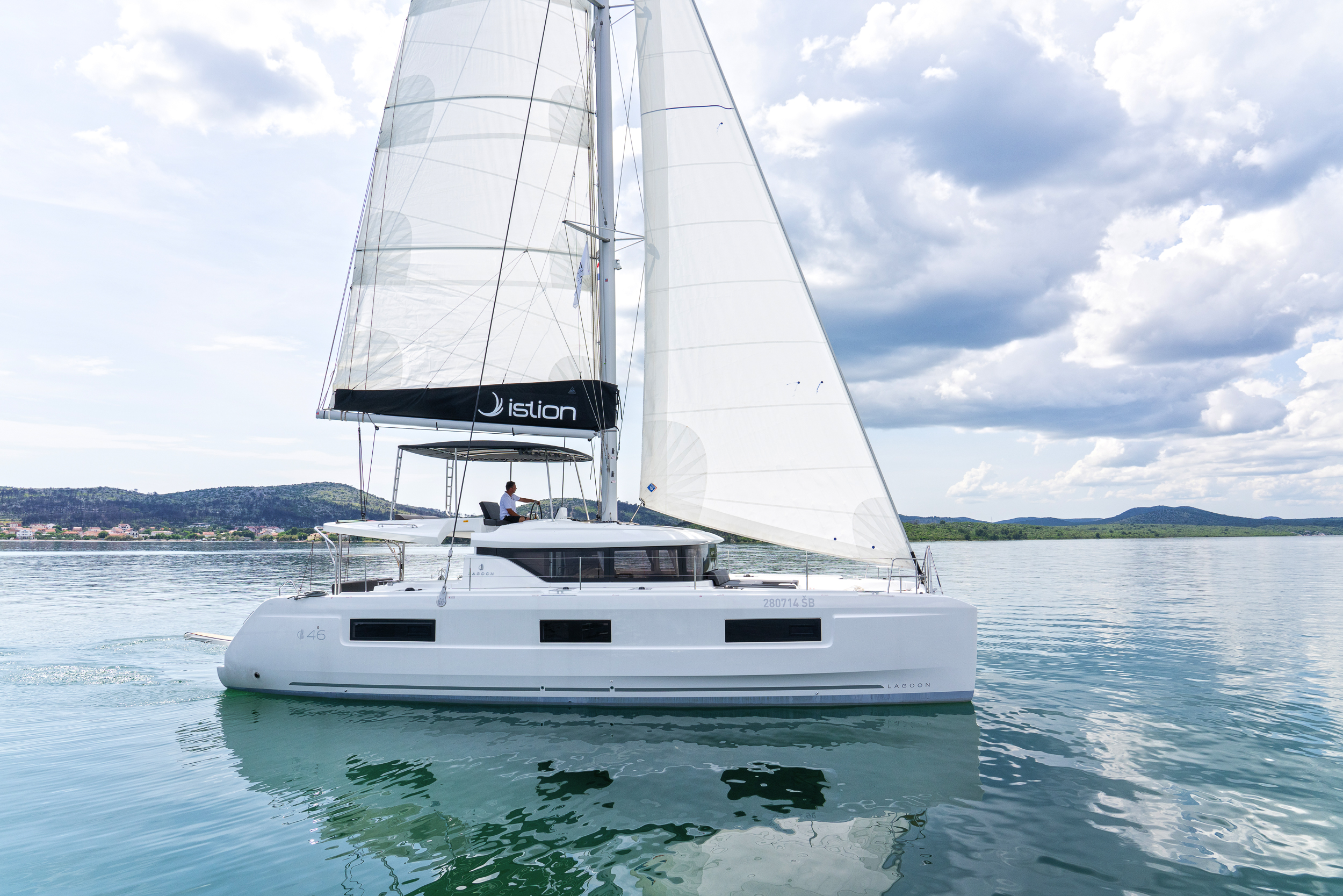 Lagoon 46 (4+2cab) „First Care“ als Charteryacht