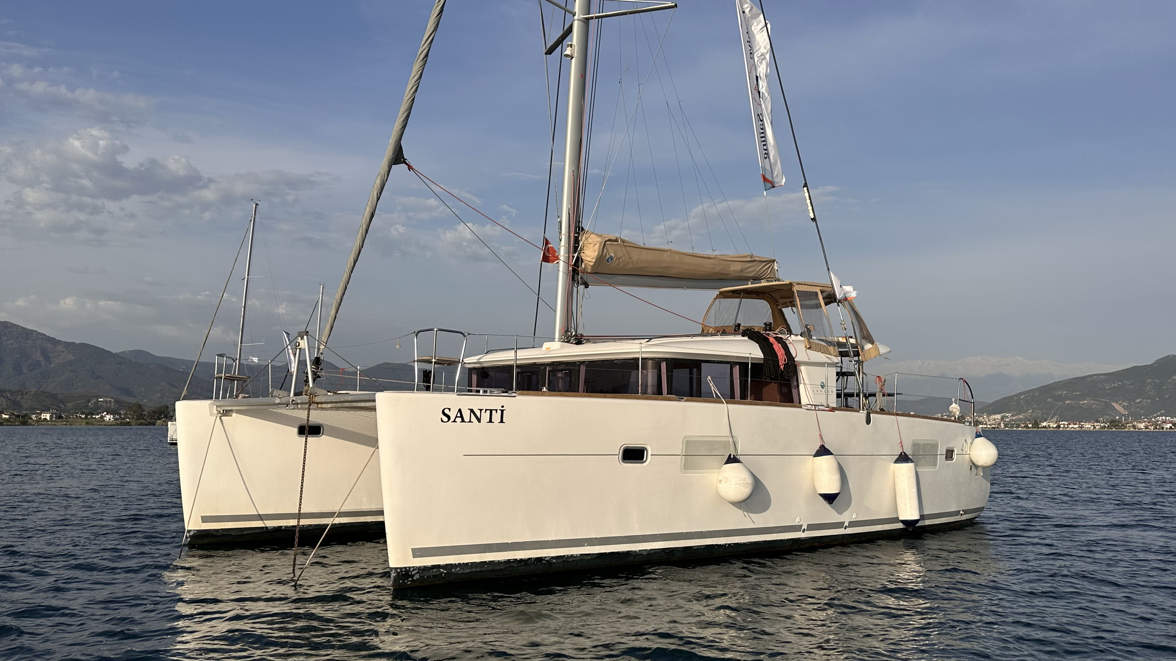 Lagoon 400 (4+2Cab/4WC) „Santi“ als Charteryacht