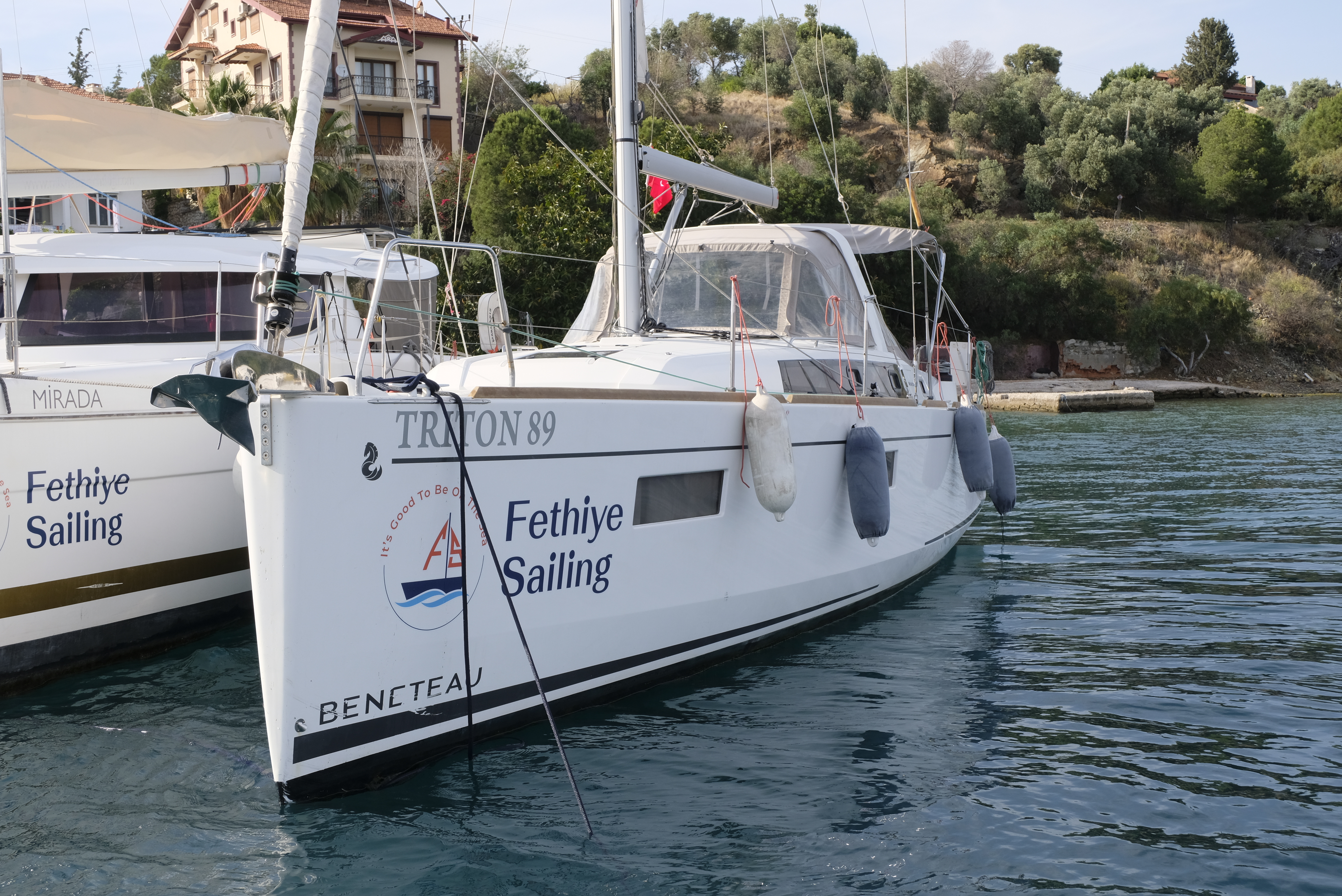 Oceanis 38.1 (3cab2wc) „Triton 89“ als Charteryacht