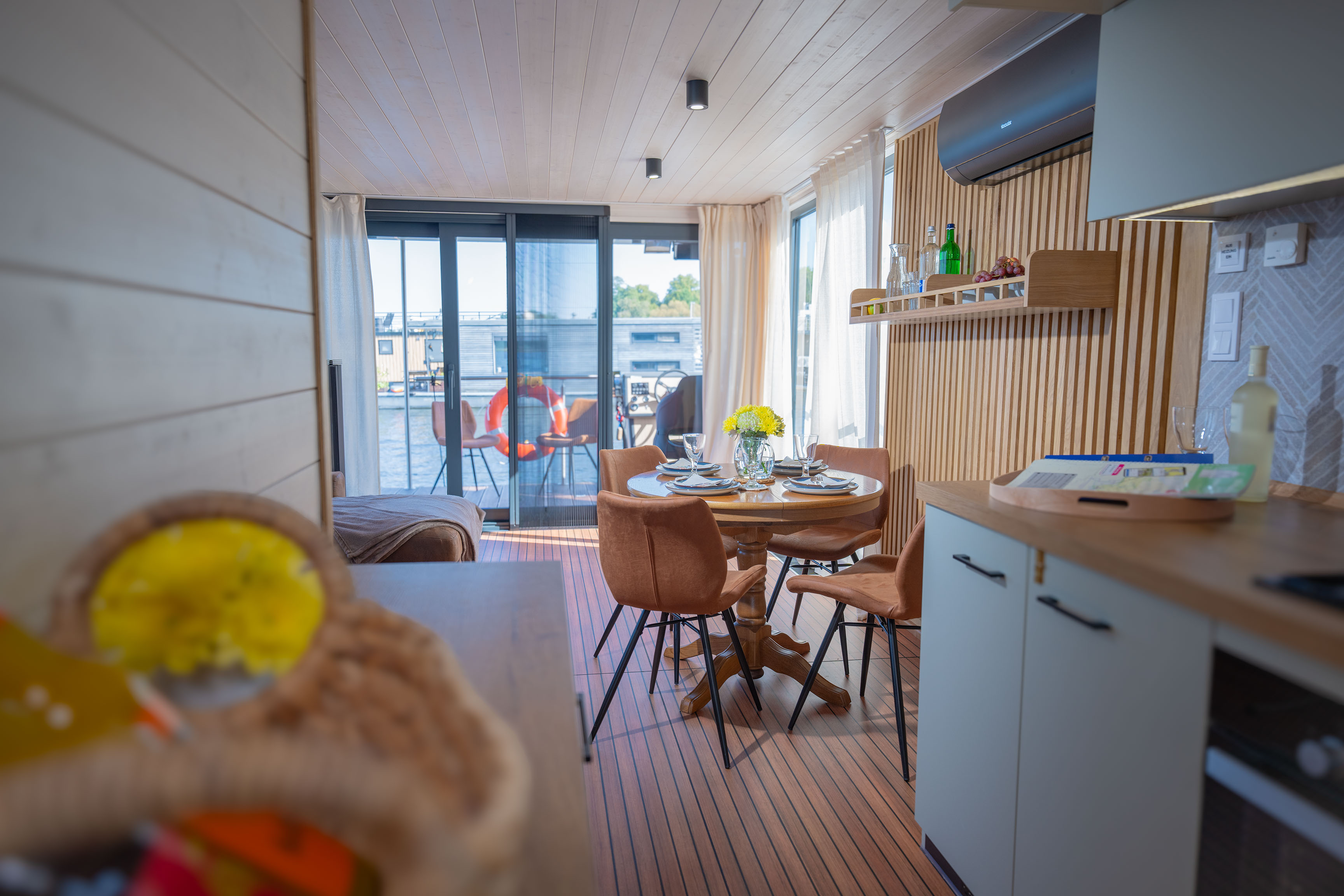 Woma D13 „Frigga“ als Charteryacht