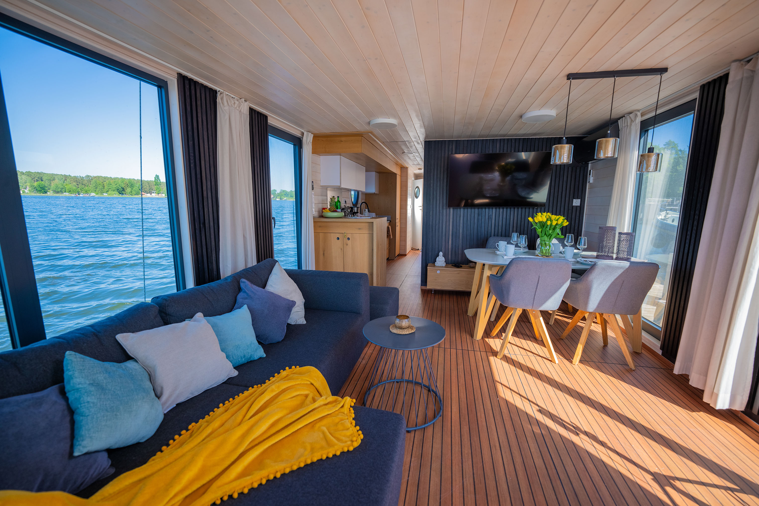 Woma D13 „Juno“ als Charteryacht