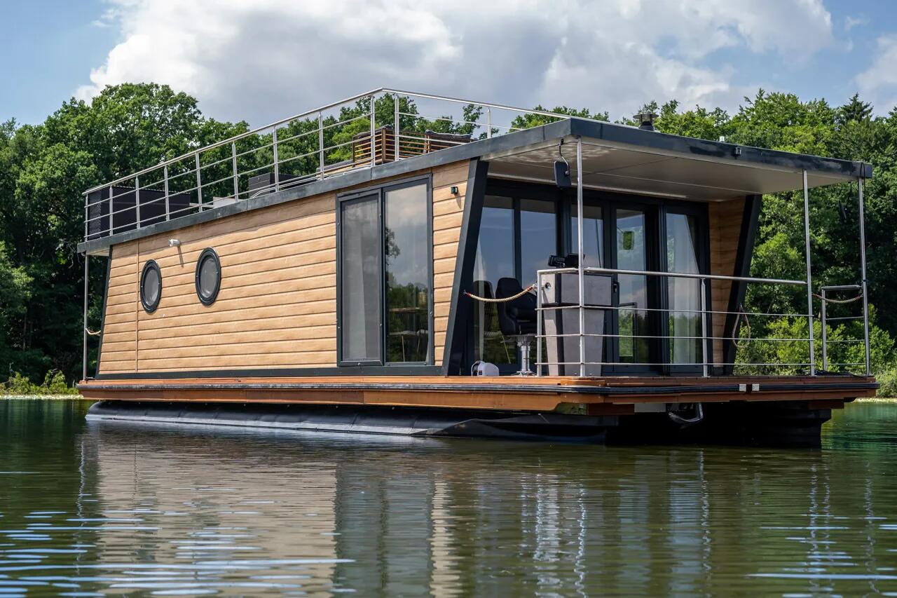 Woma D13* „Enjoy“ als Charteryacht