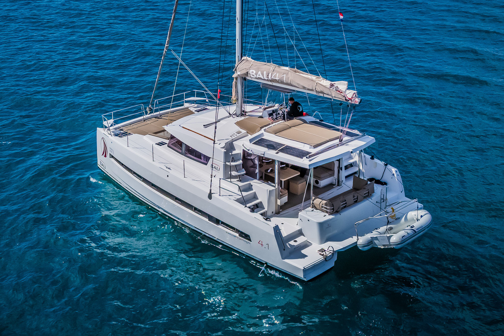 Bali 4.1 (4cab) „Kanalu“ als Charteryacht