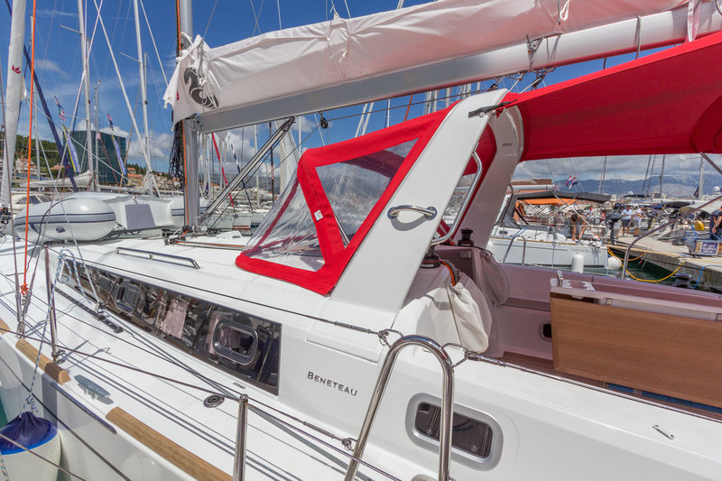 Oceanis 38.1, Foto 2