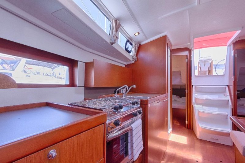 Oceanis 38.1, Foto 3