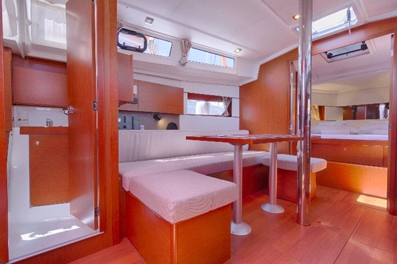 Oceanis 38.1, Foto 4