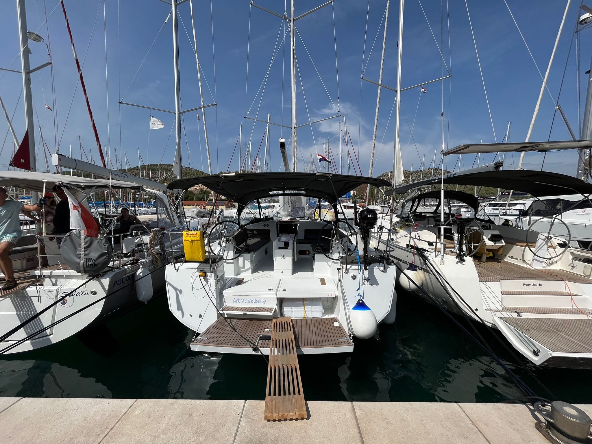Sun Odyssey 440 (3 cab) „Art Vandelay“ als Charteryacht