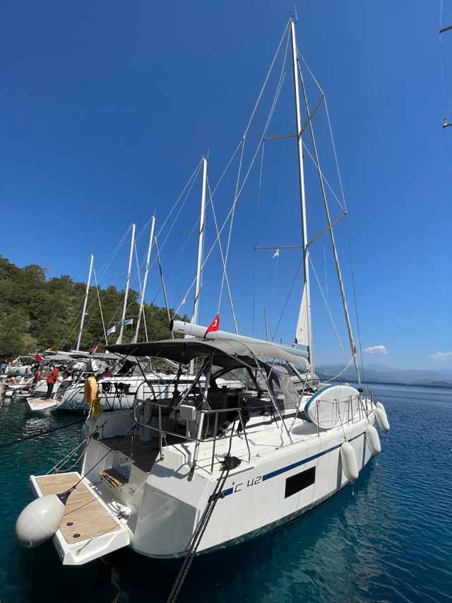 Bavaria C42 Sideways, Foto 3