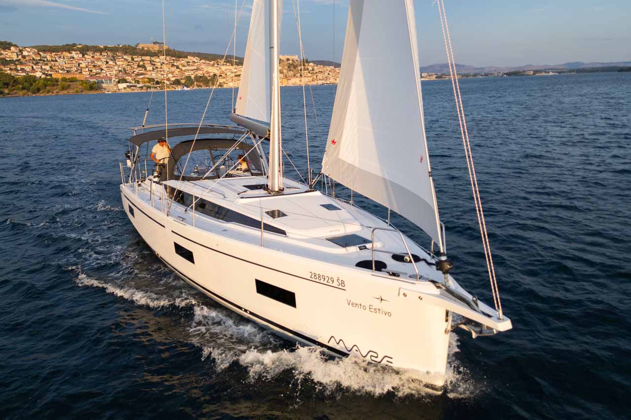 Bavaria C42 „Vento Estivo“ als Charteryacht