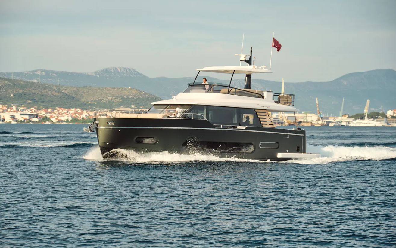 Azimut Magellano 60 „Amparito XIII“ als Charteryacht