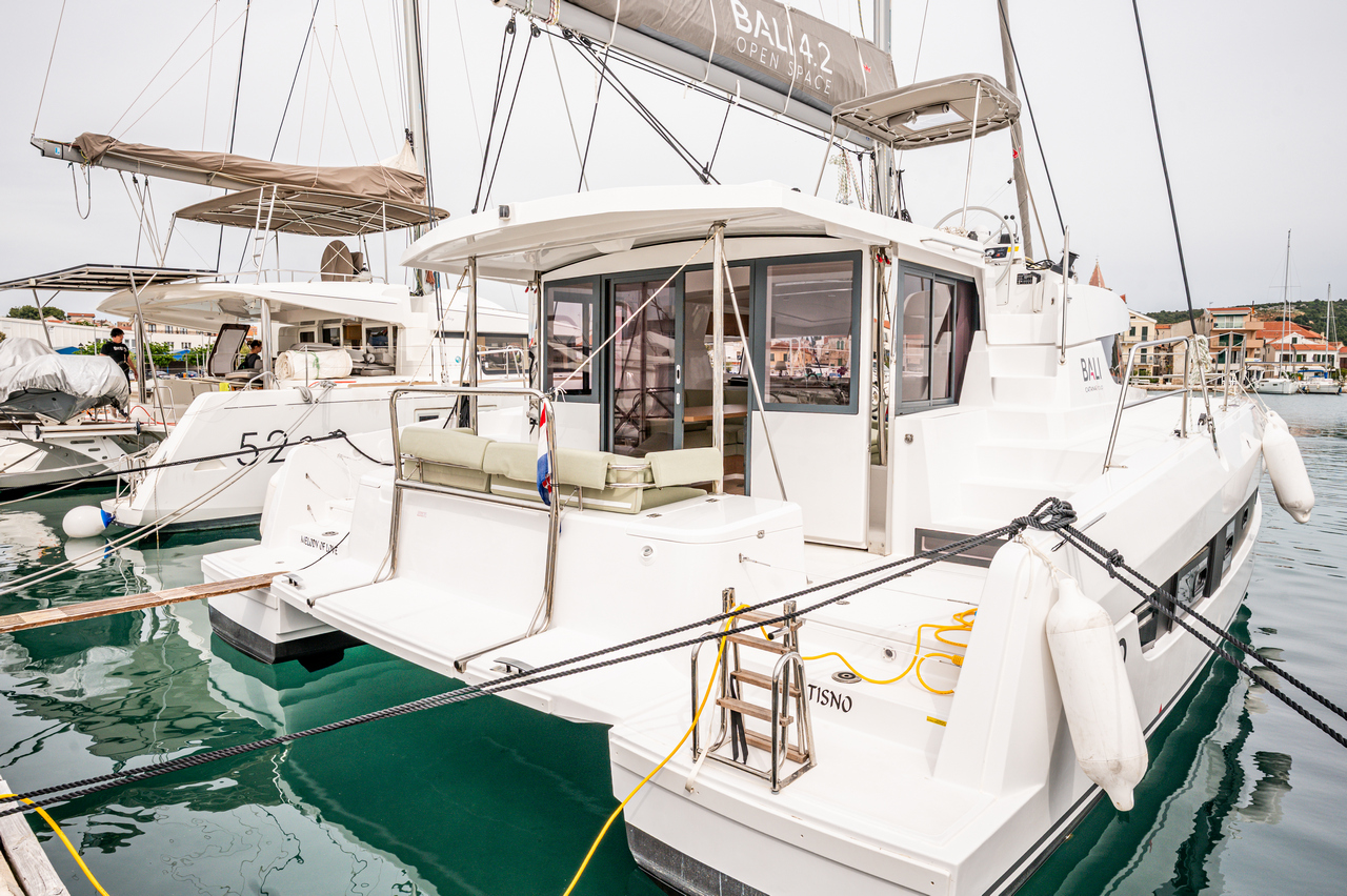 Bali 4.2 „Melody of Love“ als Charteryacht