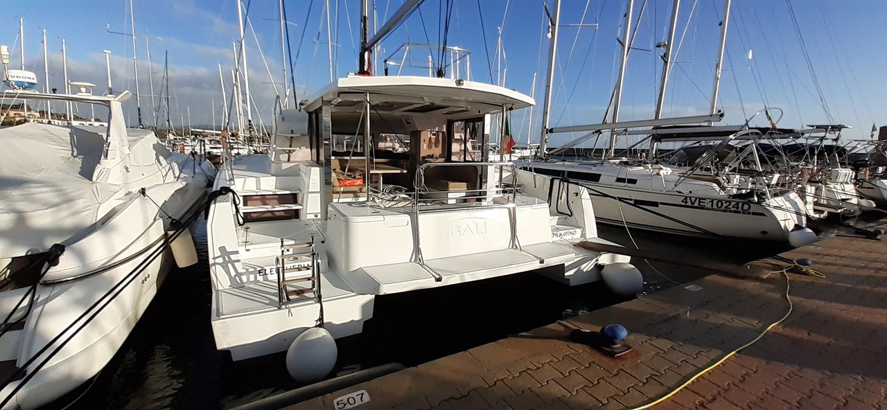 Bali 4.1 (4cab) „Eleftheria“ als Charteryacht