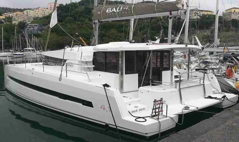 Bali 4.1 (4cab) „Siga Siga“ als Charteryacht