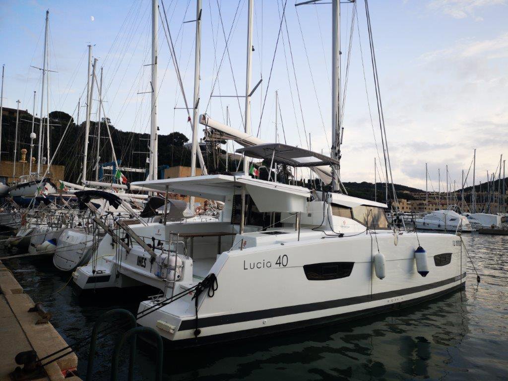 Lucia 40 (4+2 Cab) „Ines“ als Charteryacht