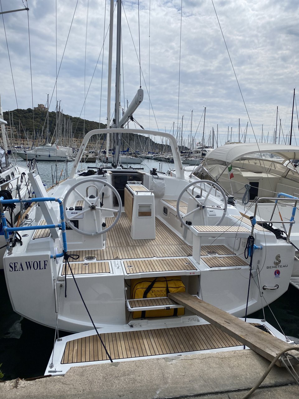 Oceanis 38.1 (3cab2wc) „Sea Wolf“ als Charteryacht