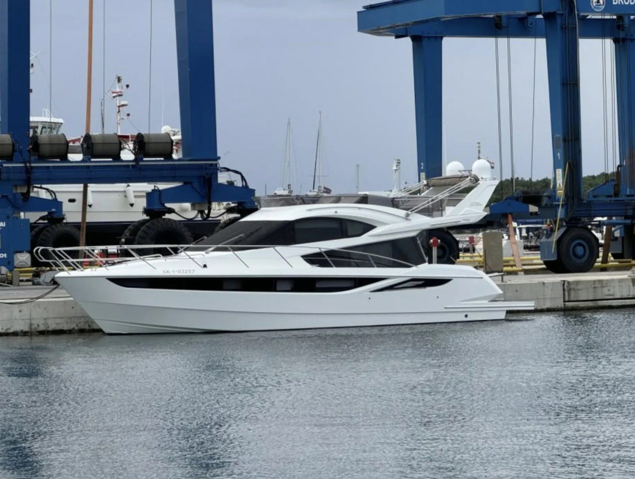 Galeon 420 Flybridge „Minesa“ als Charteryacht