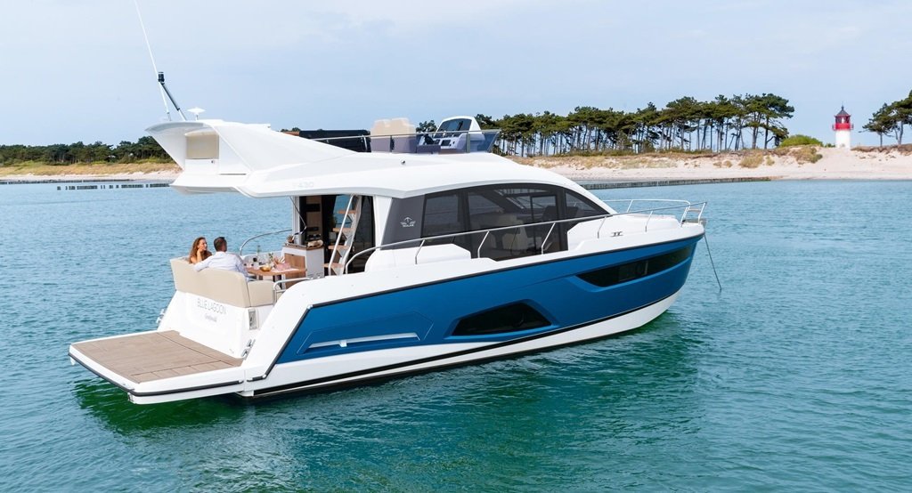 Sealine F430 „Blue Lagoon“ als Charteryacht