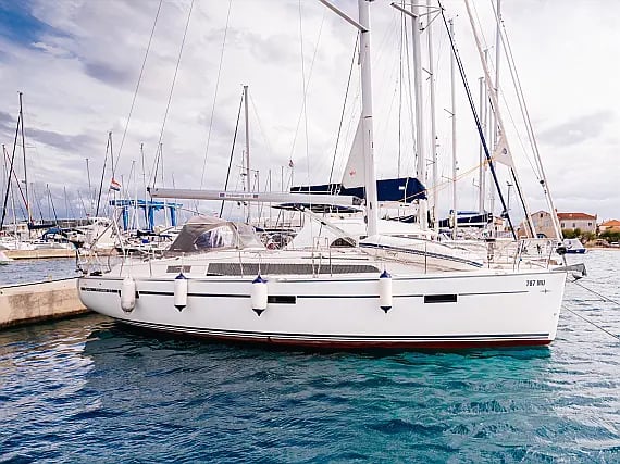 Bavaria Cruiser 37 „Blue Tone“ als Charteryacht