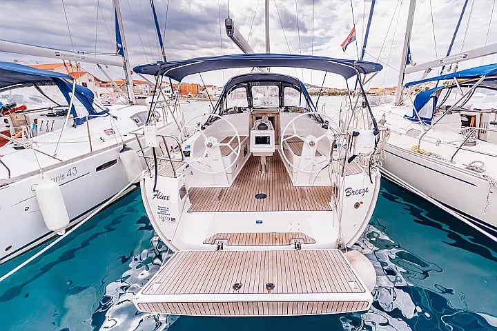 Bavaria Cruiser 37 „Flinx“ als Charteryacht