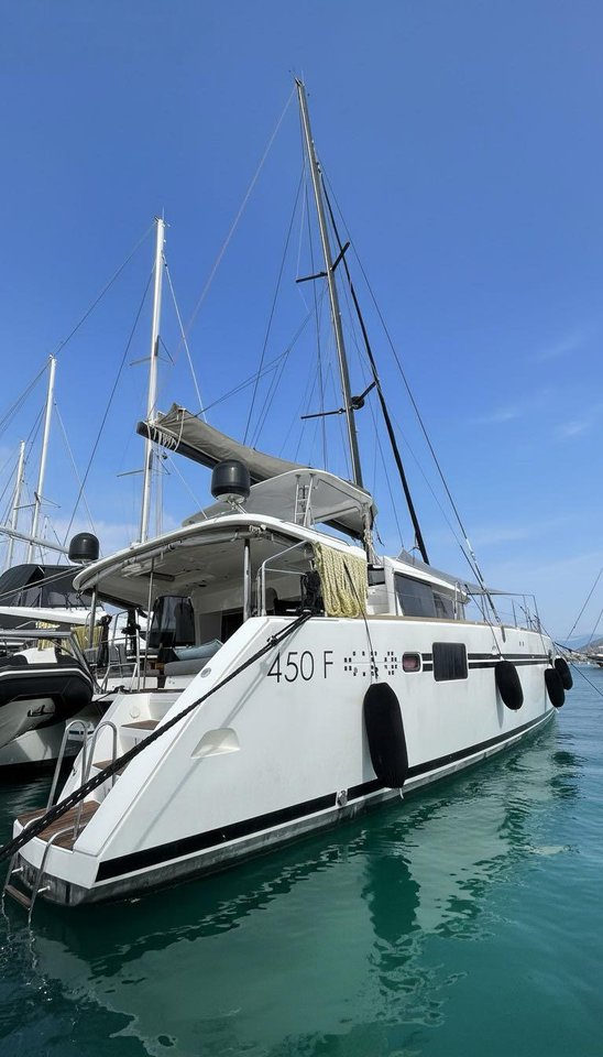Lagoon 450 F (3+1cab) „Loft“ als Charteryacht