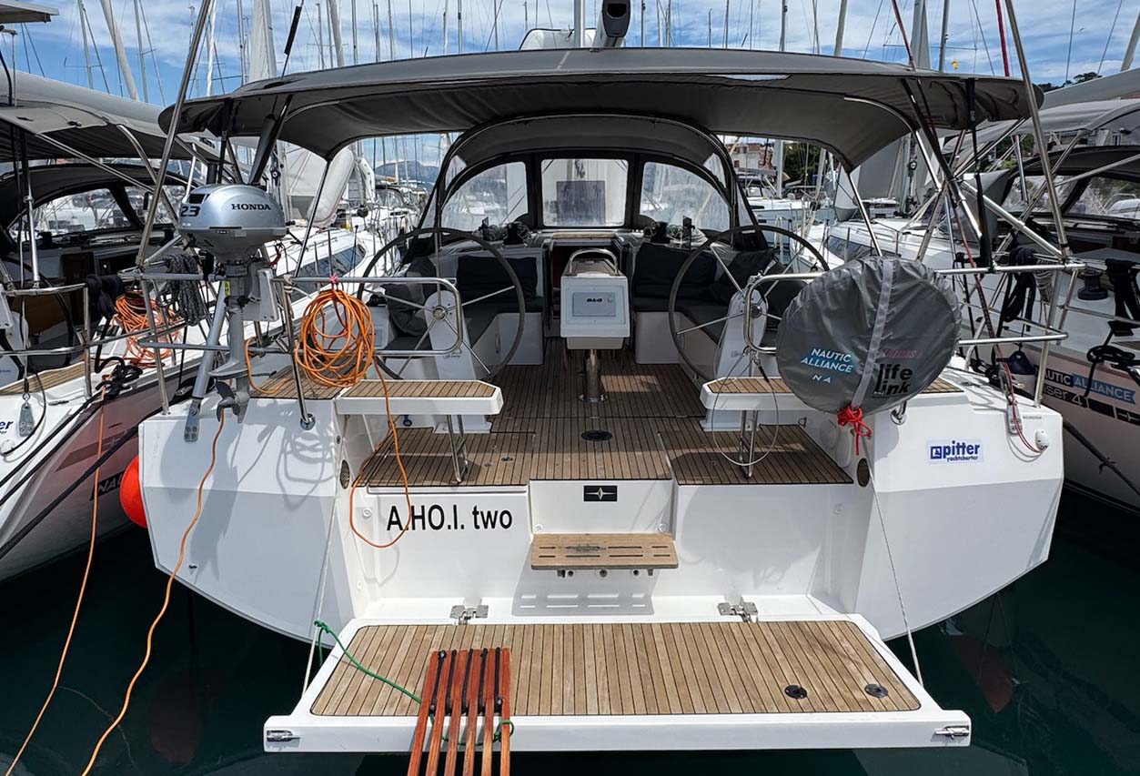 Bavaria C42 „A.HO.I. two“ als Charteryacht