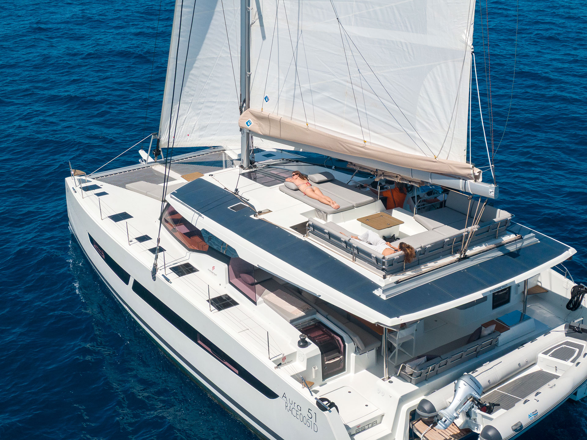 Aura 51 (5-1Cab) „Celestia“ als Charteryacht