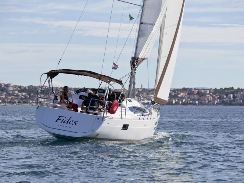 Elan 40 Impression (3Cab/2WC) „Fides“ als Charteryacht