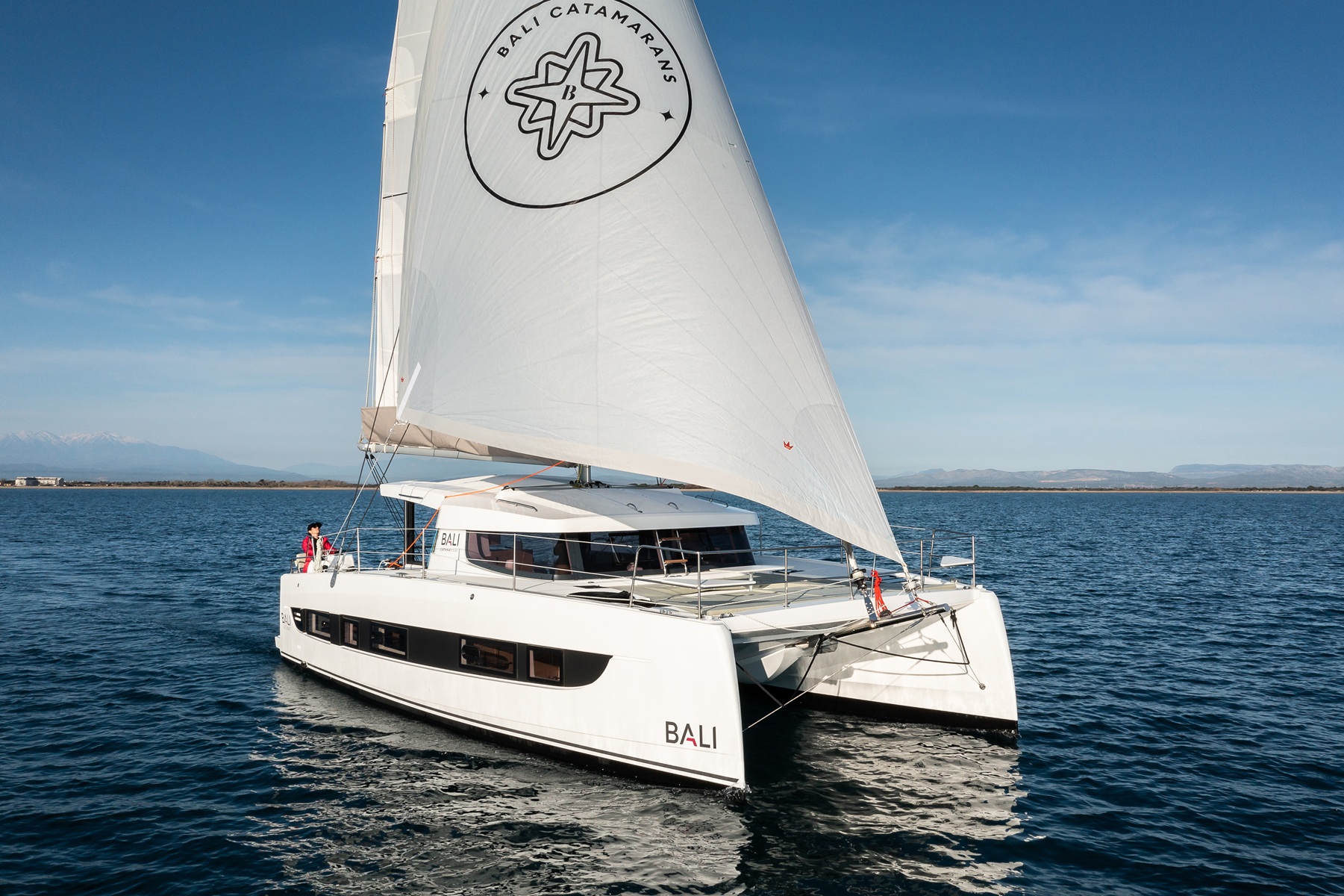 Bali Catsmart OW „Vag Eurvad“ als Charteryacht