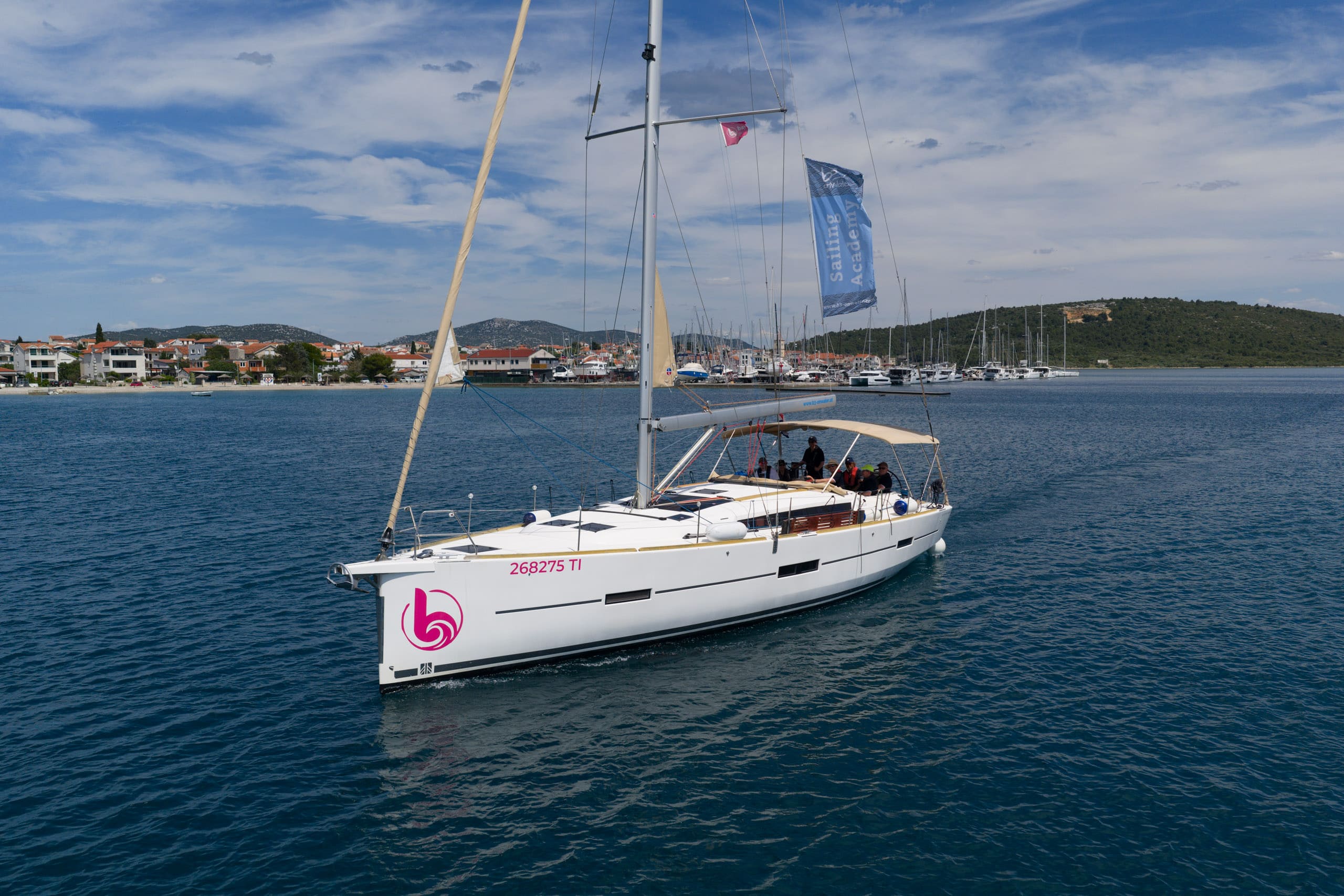 Dufour 460 Grand Large (5cab) „Vellamo“ als Charteryacht