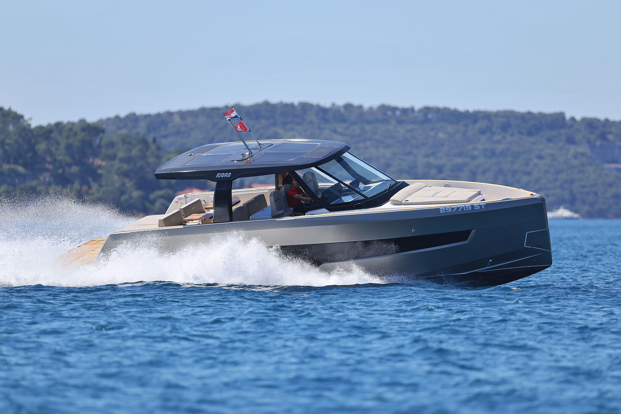 Fjord 41 XL „Instant Crush“ als Charteryacht